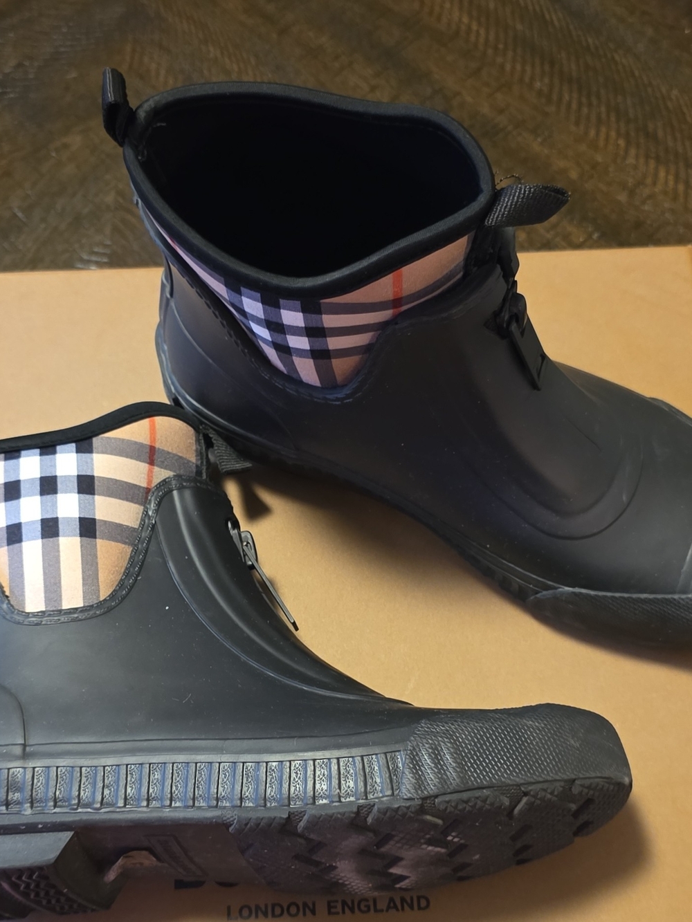 Womens Burberry Flint Black Short Rain Boots with Signature Check Trim